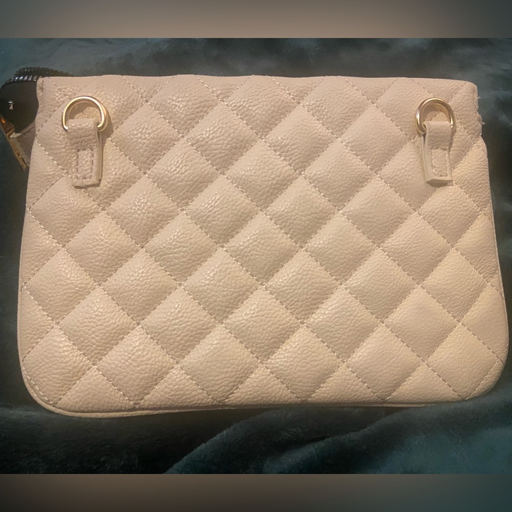 PreownedBetseyJohnsonDog Kitsch Crossbody missing strap but still in great con. - Picture 3 of 6